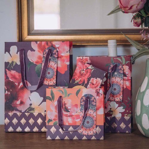 Gift bag set watercolour roses check pattern berry